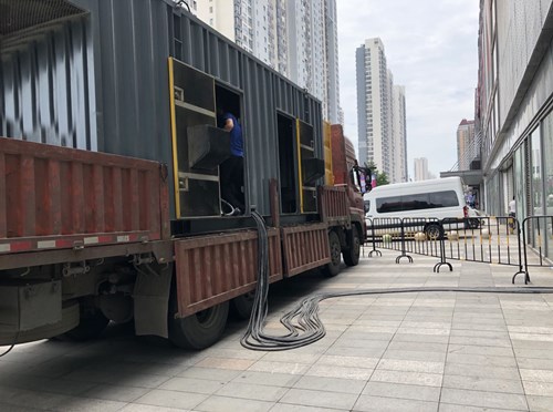 三台低温环境下，柴油发电机组电池充满电的具体时间受哪些因素影响？