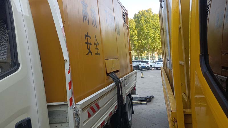 三台如何判断柴油发电机组和UPS电源的切换时间是否符合要求？