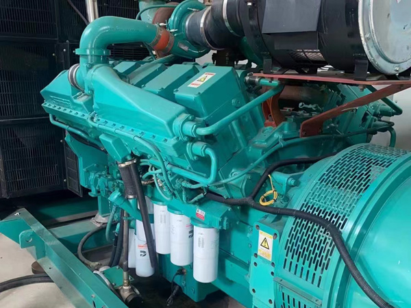 三台更换100kW柴油发电机组机油时，需要注意哪些事项？